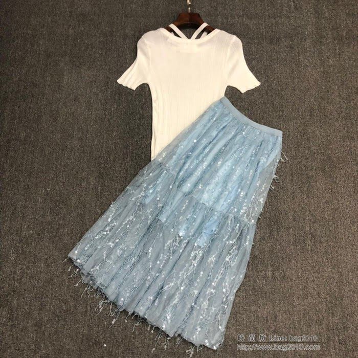 Chanel香奈兒 法國專櫃同步新款 2019爆款 時尚套裝 冰絲上衣 搭配亮片網紗半裙  xly1335